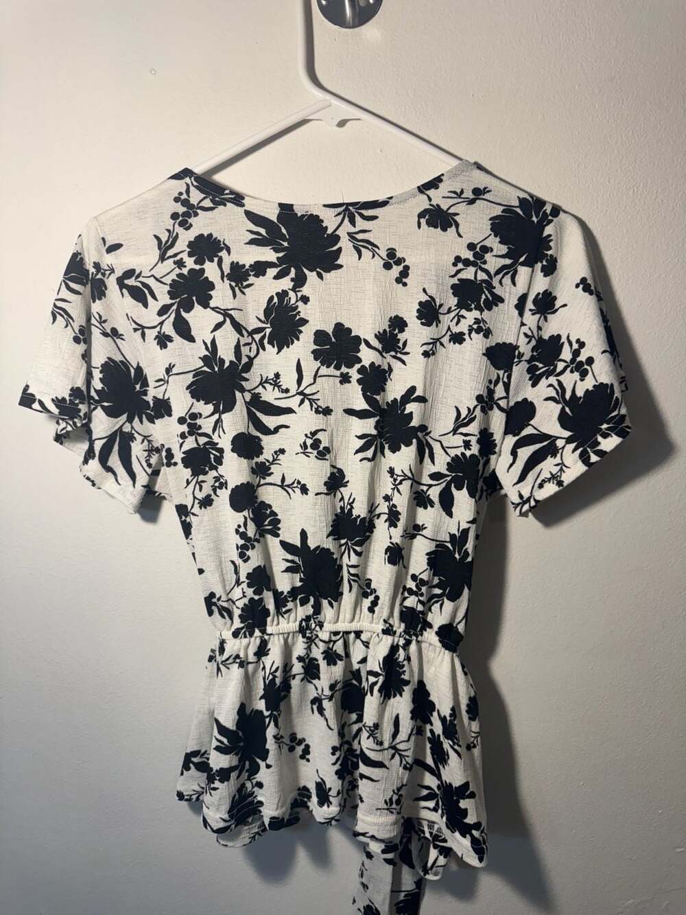 Sweet Wanderer Black and White Floral Peplum Tie Waist Short Sleeve Top - Picture 2 of 3